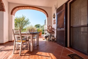 تناول الطعام بالخارج