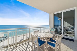 Condo, varias camas (Indigo East 1003) | Restaurante al aire libre