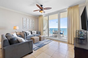 Apartment, Mehrere Betten (Indigo East 1003) | Wohnbereich