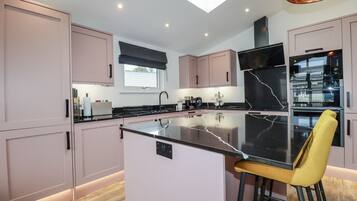 Cookware/dishes/utensils