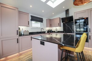 Cookware/dishes/utensils