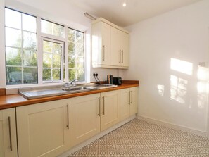 Cookware/dishes/utensils