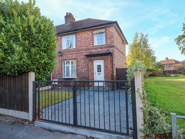 Exterior - Ash House (Altrincham)