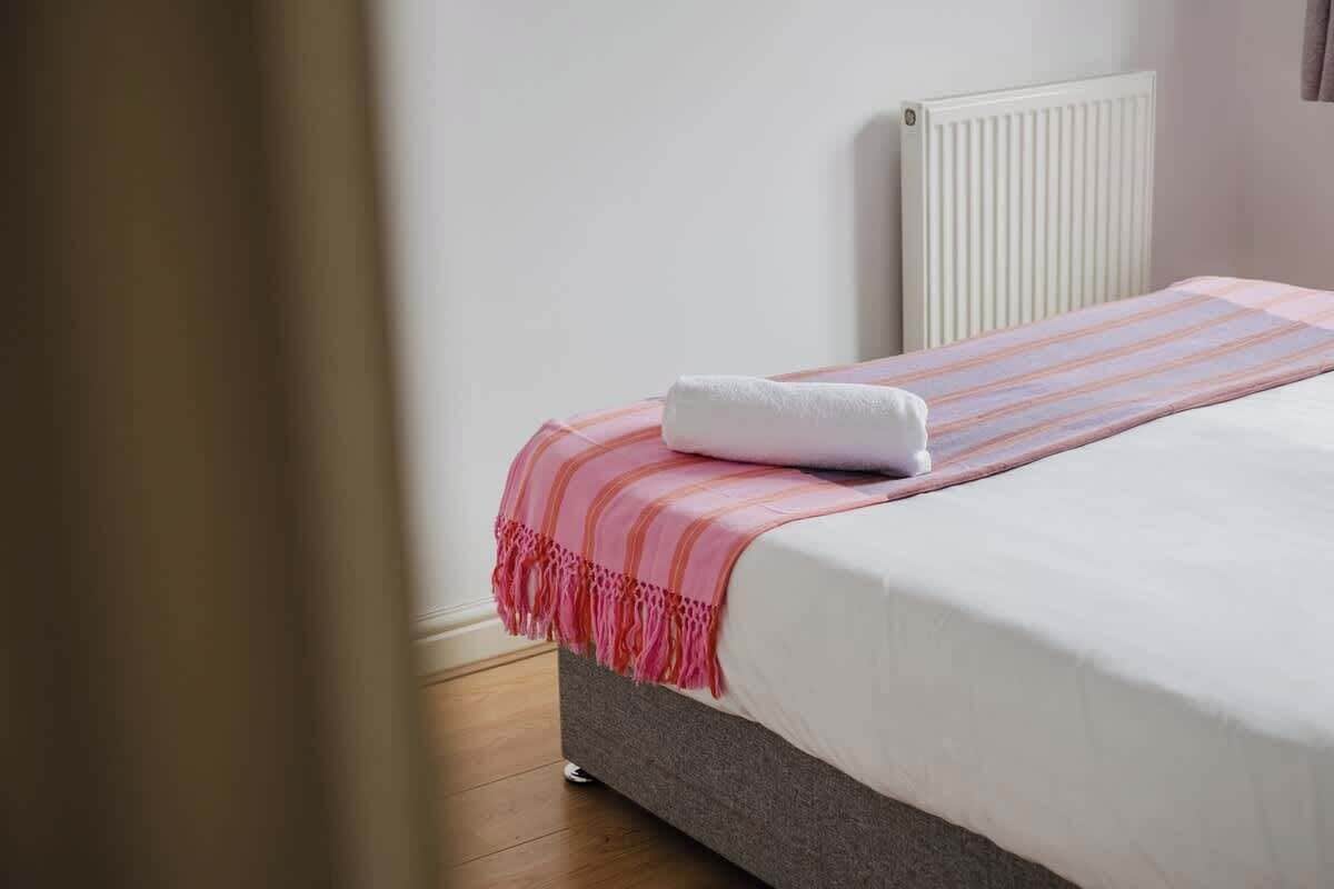Iron/ironing board, free WiFi, bed sheets