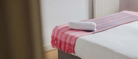 Iron/ironing board, free WiFi, bed sheets