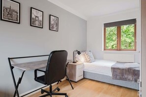Fer et planche à repasser, Wi-Fi gratuit, draps fournis