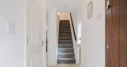 Spacious 3 Bedroom Home With 2 Bathrooms