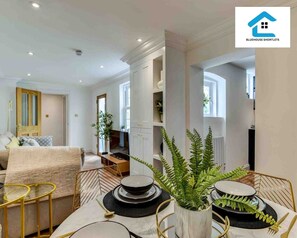 Dining - Winter Retreat:Ideal Weekly/Monthly Stay|2Ensuites (Brighton and Hove)