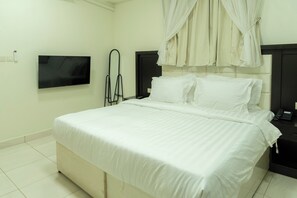 Blackout curtains, iron/ironing board, free WiFi