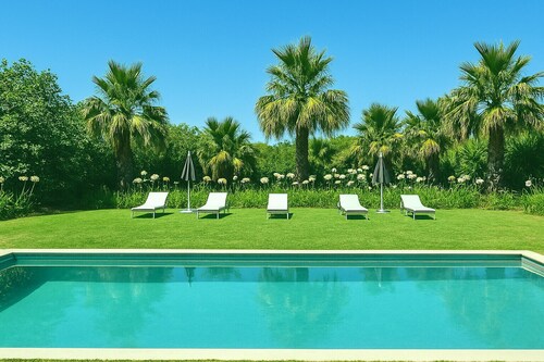 Villa 'Eden' mit Bergblick, WLAN und Klimaanlage