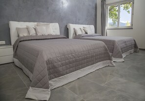 Iron/ironing board, WiFi, bed sheets - Villa 'Eden' with Mountain View, Wi-Fi and Air Conditioning (Castiglione di Sicilia)