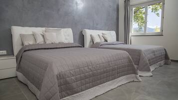 Una scrivania, ferro/asse da stiro, Wi-Fi, lenzuola