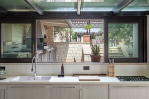 Microwave, dishwasher