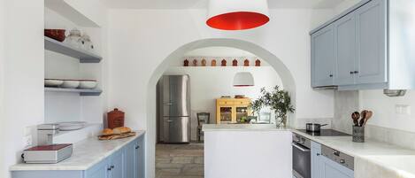 The lovely, well-equipped kitchen.