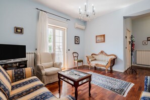 Télévision à écran plat