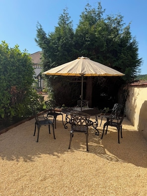 Terrace/patio - Cottage du Gardien - Piscine et Spa (Courpière)