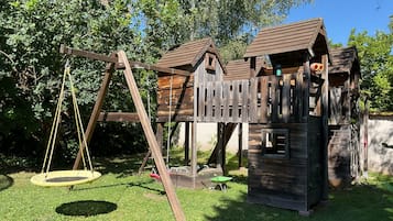 Children’s play area – outdoor