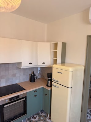 Deluxe Cottage | Private kitchen - Cottage du Gardien - Piscine et Spa (Courpière)