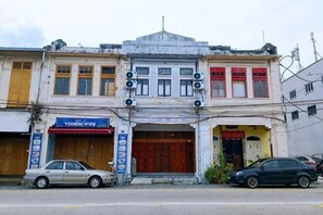 Unclassified image, 2 of 34, button - 5BR Ruma Papanz Moden 30Pax (Melaka)