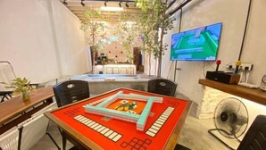 A room with a pool table, a television mounted on the wall, and a fan on a stand. - 5BR Ruma Papanz Moden 30Pax (Melaka)