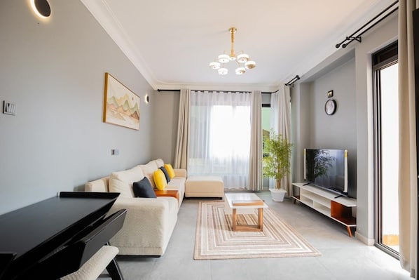 Family Apartment, Garden View | Living area