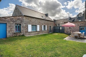 Exterior - Chez Jeannine – Renovated House with Enclosed Courtyard, 3 Stars (Erquy)