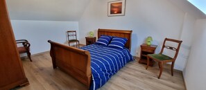 Iron/ironing board, WiFi, bed sheets - Chez Jeannine – Renovated House with Enclosed Courtyard, 3 Stars (Erquy)