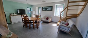 TV - Chez Jeannine – Renovated House with Enclosed Courtyard, 3 Stars (Erquy)