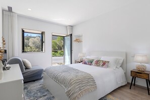 Iron/ironing board, WiFi, bed sheets, wheelchair access