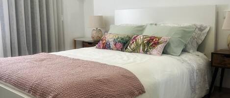 Iron/ironing board, WiFi, bed sheets, wheelchair access