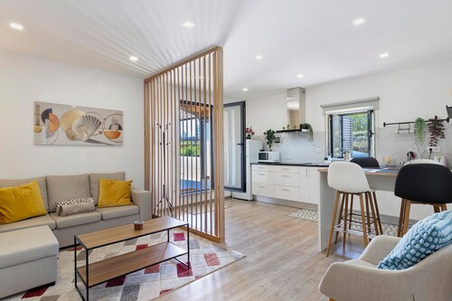 Apartment 'Cantinho D'Amy' with Wi-Fi and Air Conditioning