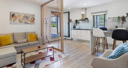 Apartment 'Cantinho D'Amy' with Wi-Fi and Air Conditioning