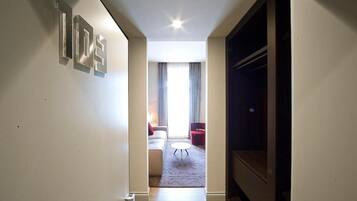 Royal-Suite | Zimmersafe, Schreibtisch, VerdunkelungsvorhÀnge, schallisolierte Zimmer