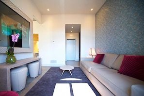 Luxury Suite | In-room safe, desk, blackout drapes, soundproofing