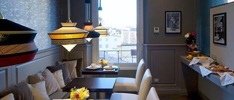 Free daily buffet breakfast