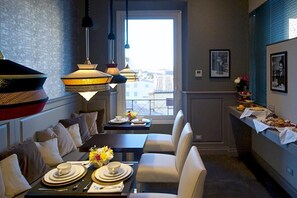 Free daily buffet breakfast