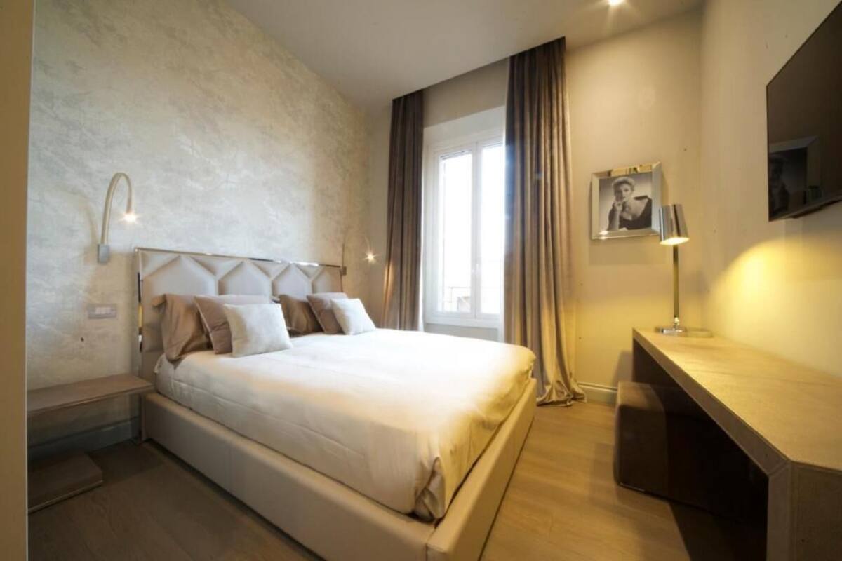 Standard Double Room | In-room safe, desk, blackout drapes, soundproofing