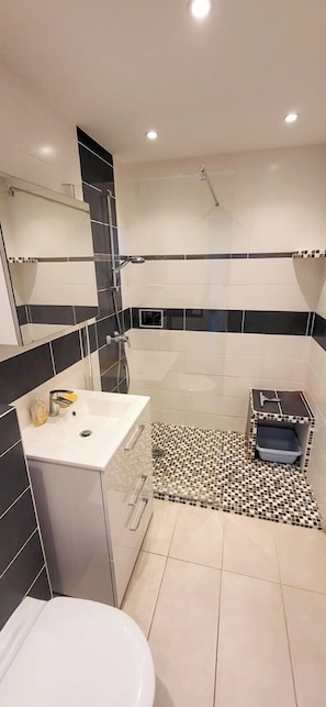 Shower, towels