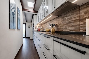 Réfrigérateur, micro-ondes, four, lave-vaisselle