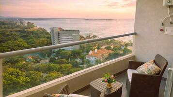 Suite estudio Deluxe, balcón, vistas al mar | Balcón