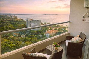 Suite estudio Deluxe, balcón, vista al mar | Balcón