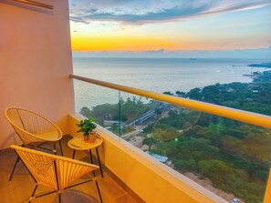 Suite estudio, balcón, vistas al mar | Balcón