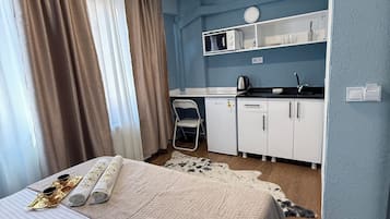 迷你雪櫃、洗碗機、廚房用具/餐具/器皿