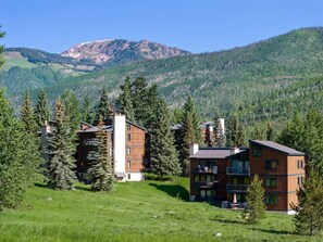 Exterior - Stylish 2BD Mtn Views, Hot Tub, Walk to Shuttle (Vail)