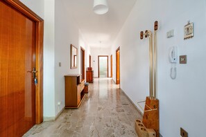 Interior - The Residenza dell'Arrotino with Private Garden (Capitan Loreto)