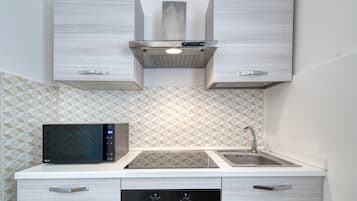 Refrigerador, microondas, horno, placa de cocina