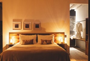 Double or Twin Room, Mountain View | In-room safe, desk, laptop workspace, blackout curtains