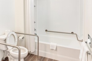 Standard Room King Bed Handicap | Bathroom | Bathtub, free toiletries, hair dryer, towels - Best Inn of Manning (Manning)
