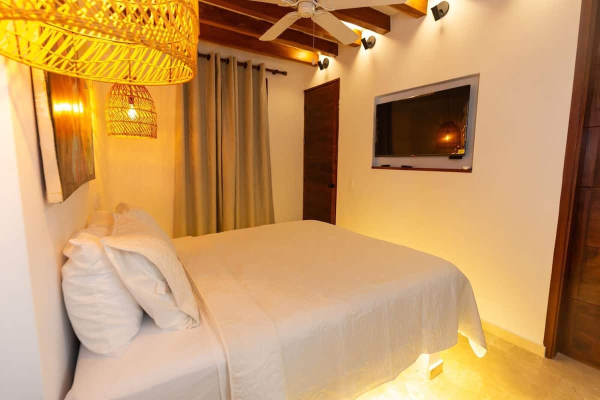 Quarto conforto, piscina particular, ao lado da montanha | Edredons de pluma, escrivaninha, Wi-Fi de cortesia