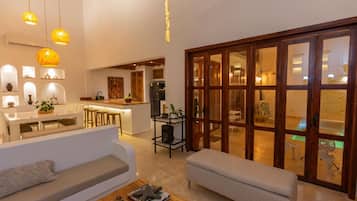 Deluxe House, Private Pool, Mountainside | Living room